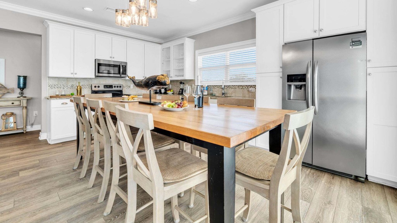 Photo of Others in Avalon Beach Estates