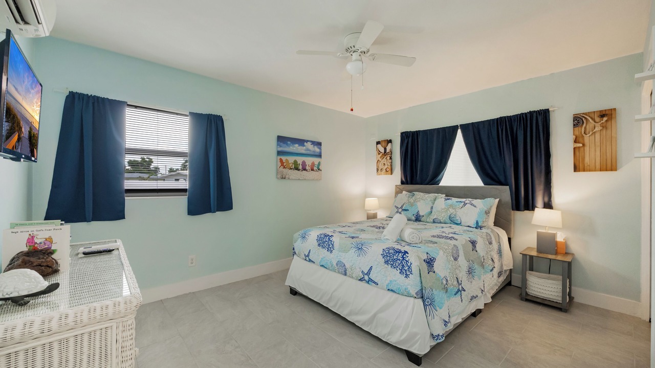 Photo of Bedroom in Yacht Club