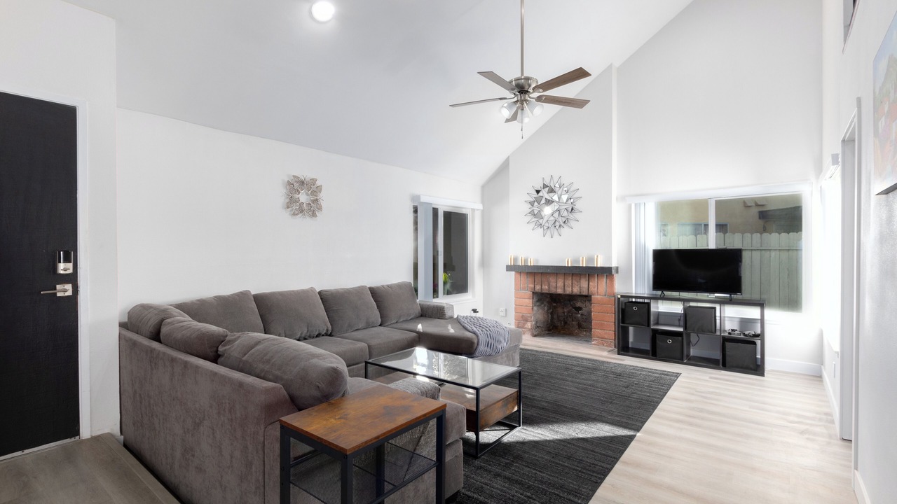 Photo of Livingroom in Mira Mesa