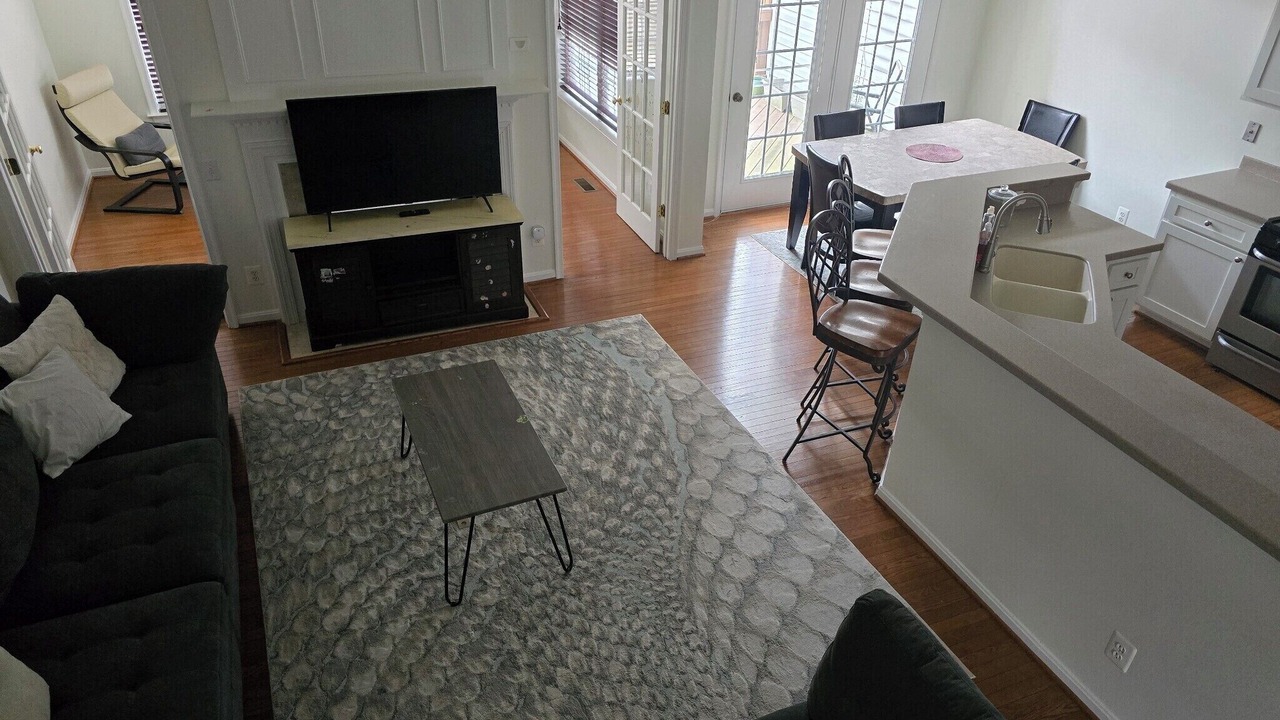 Photo of Livingroom in Dulles Town Center