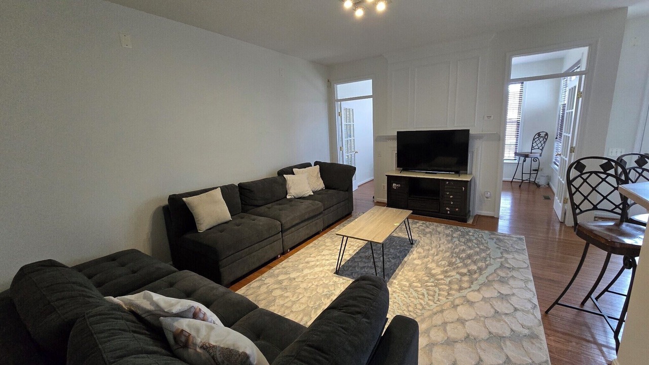 Photo of Livingroom in Dulles Town Center