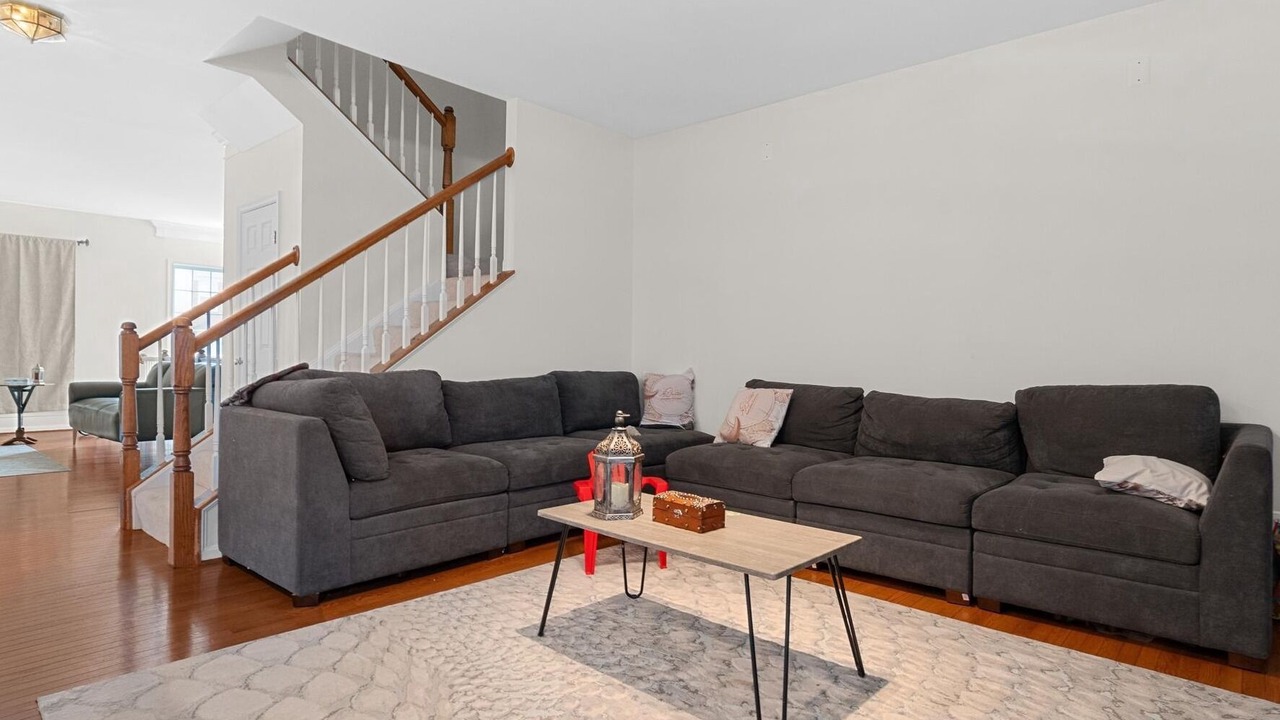 Photo of Livingroom in Dulles Town Center
