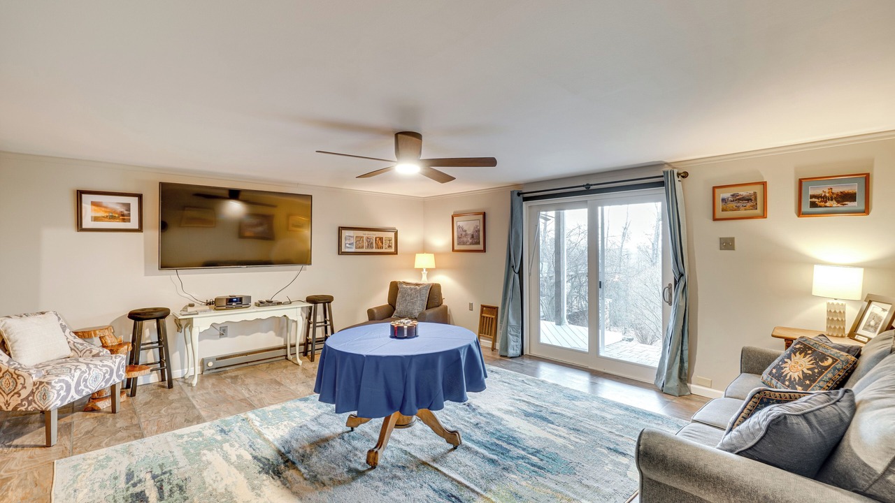 Photo of Livingroom in Bakerton