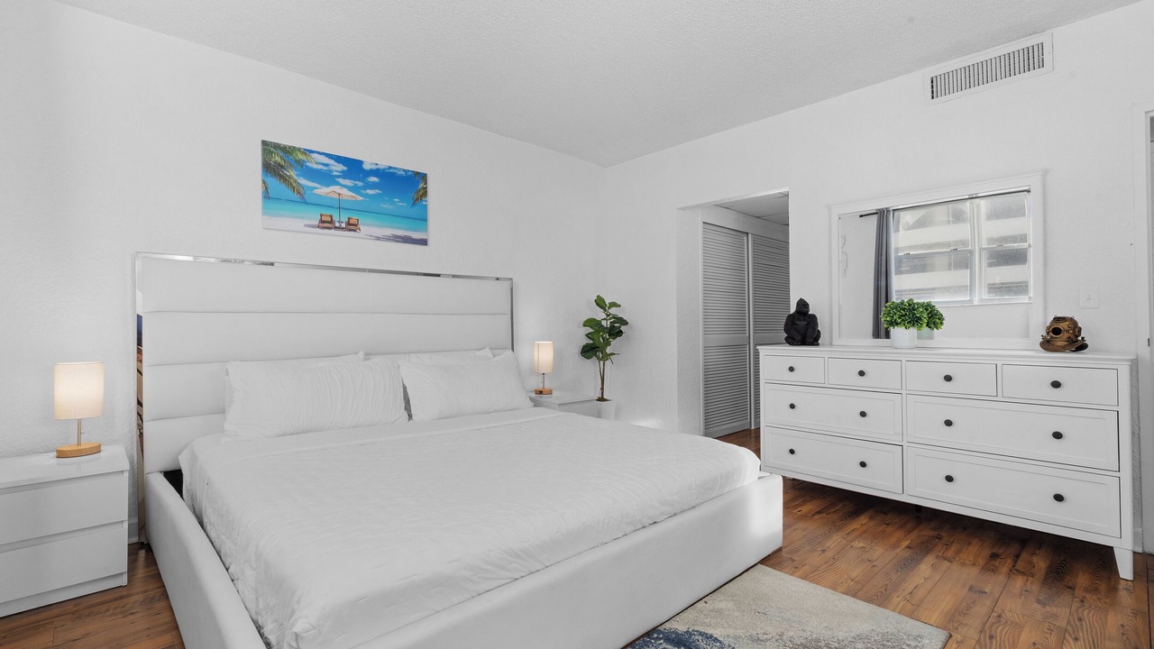 Photo of Bedroom in Hollywood South Central Beach