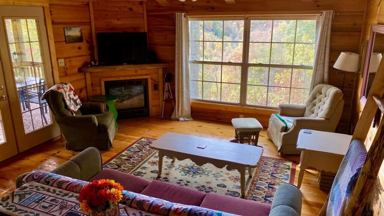 Photo of Livingroom in Cranberry Falls