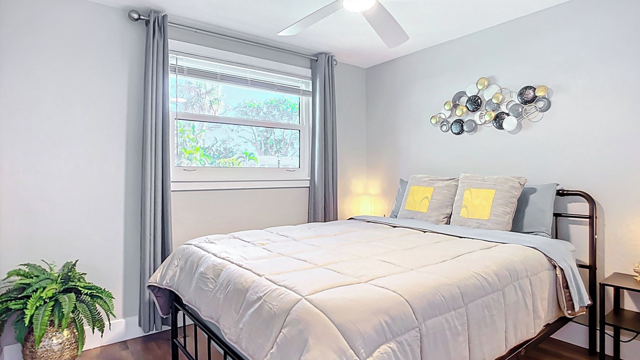 Photo of Bedroom in Gulf Gate Estates