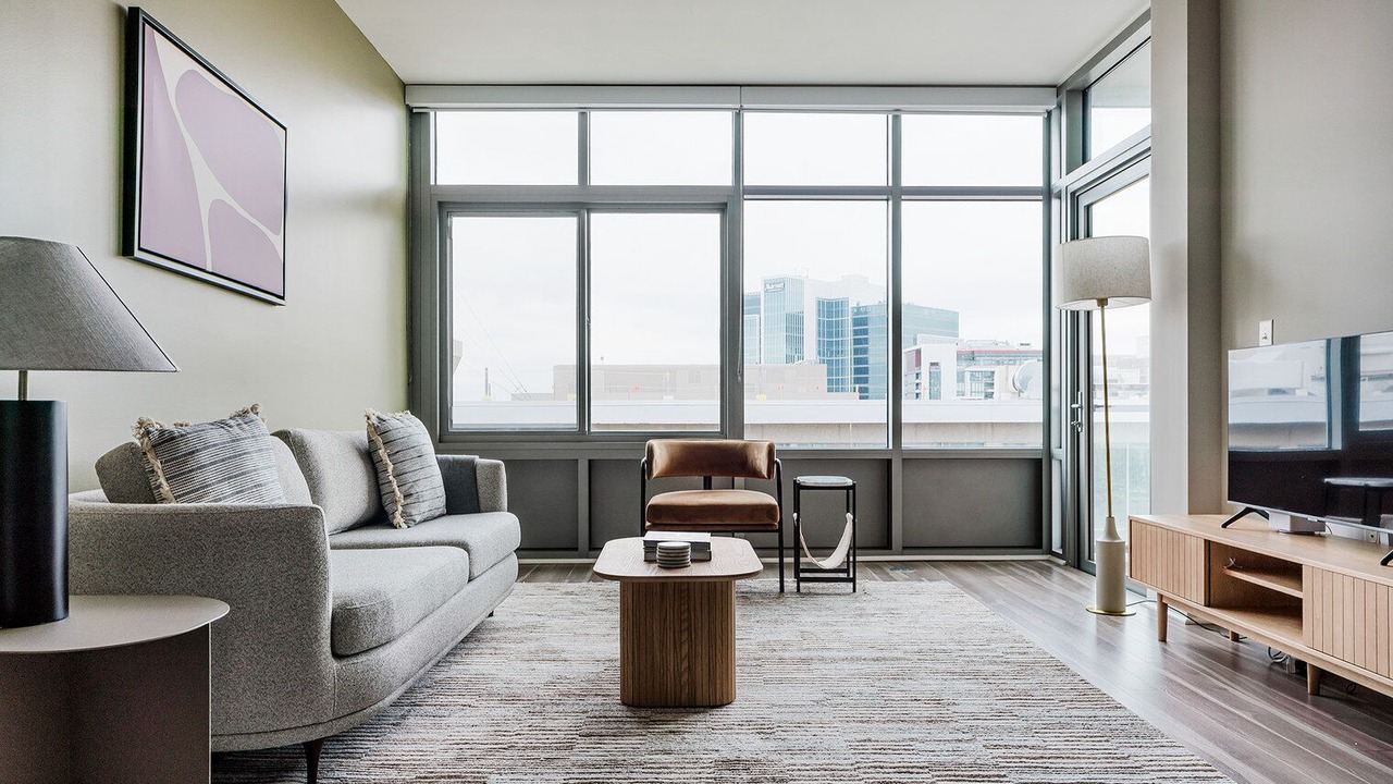 Photo of Livingroom in Woodmont Triangle