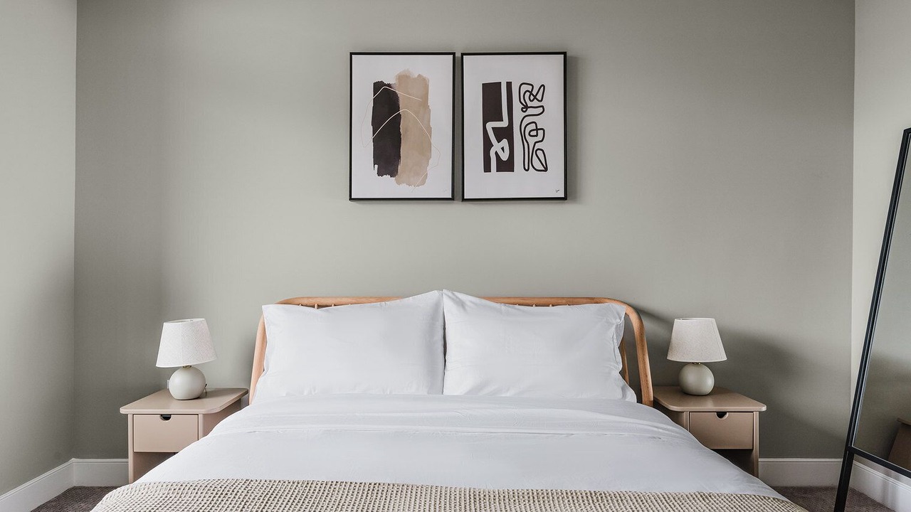 Photo of Bedroom in Woodmont Triangle
