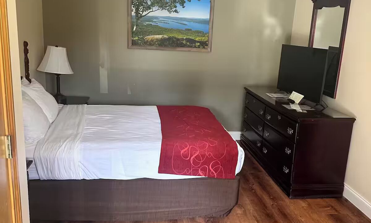 Photo of Bedroom in Lake George