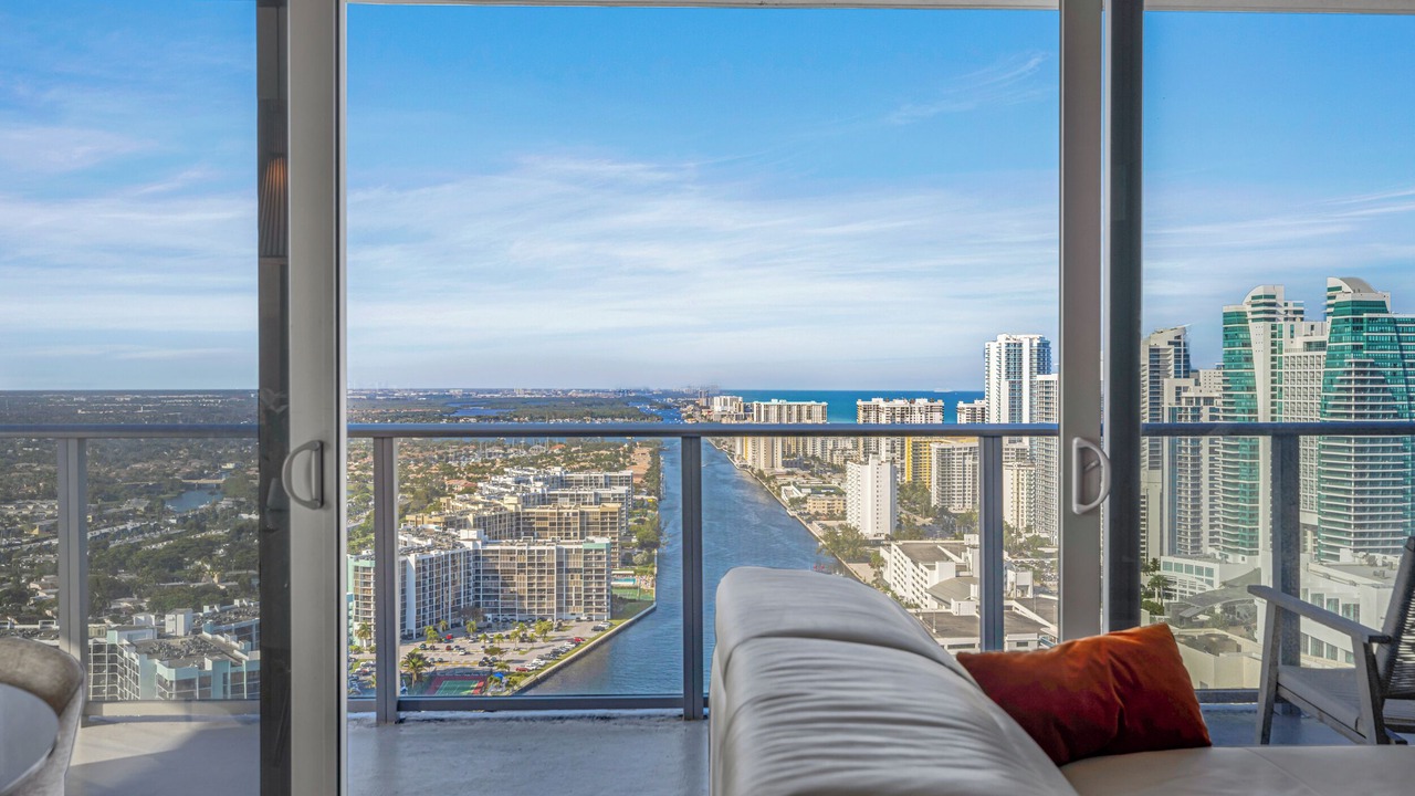 Photo of Livingroom in Hollywood South Central Beach