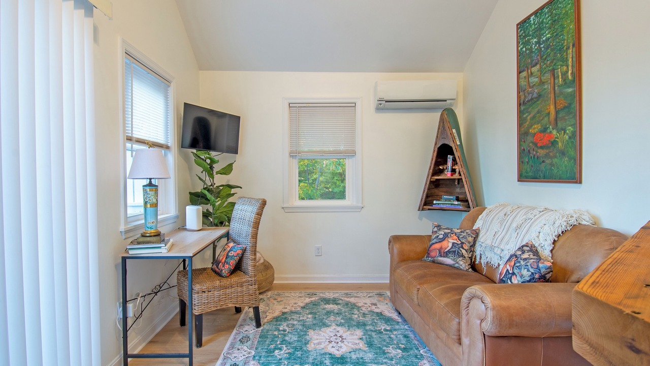 Photo of Livingroom in Bluemont
