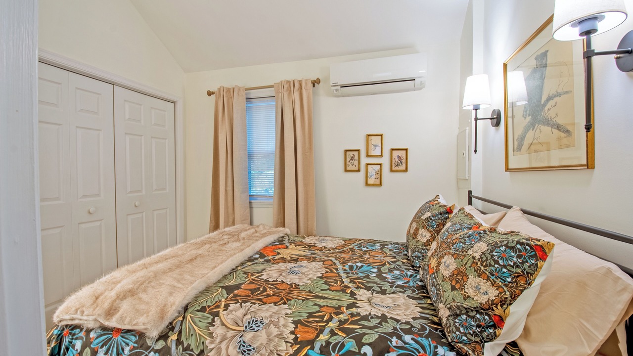 Photo of Bedroom in Bluemont