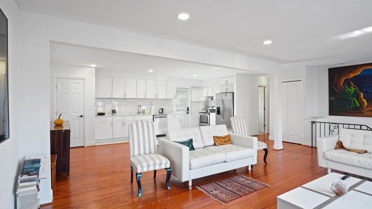 Photo of Livingroom in Forest Glen