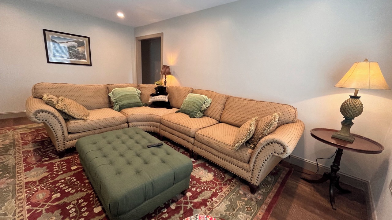 Photo of Livingroom in West Jefferson