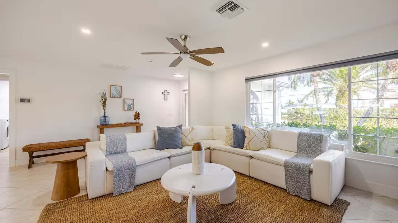 Photo of Livingroom in Eight Lakes