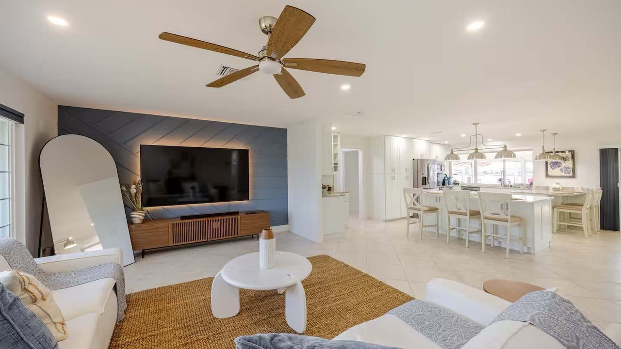 Photo of Livingroom in Eight Lakes