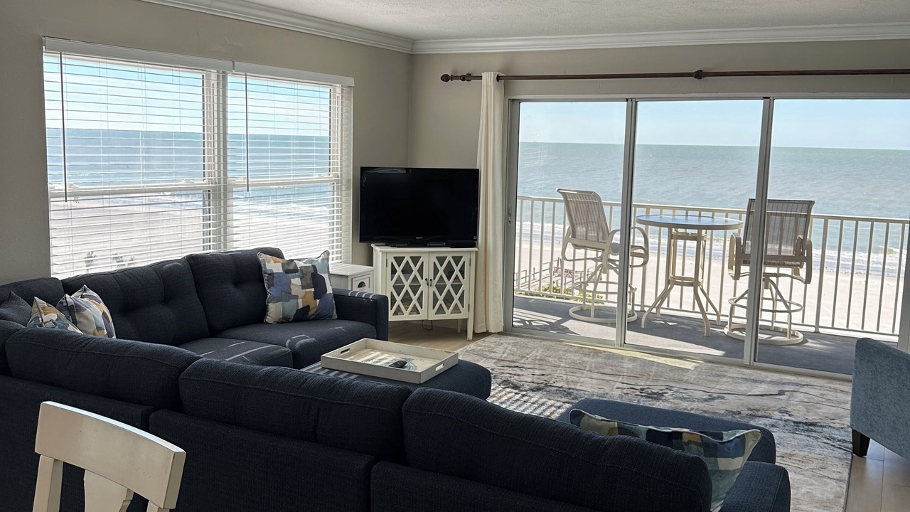 Photo of Livingroom in Redington Shores