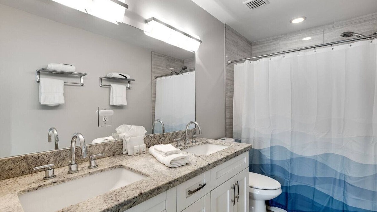Photo of Bathroom in Poinsettia Heights
