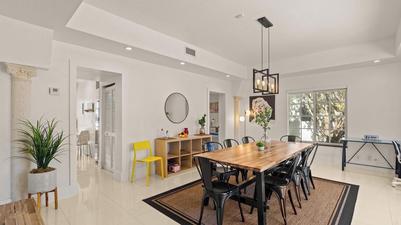 Photo of Livingroom in West Avenue
