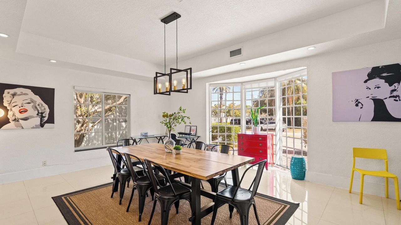 Photo of Livingroom in West Avenue