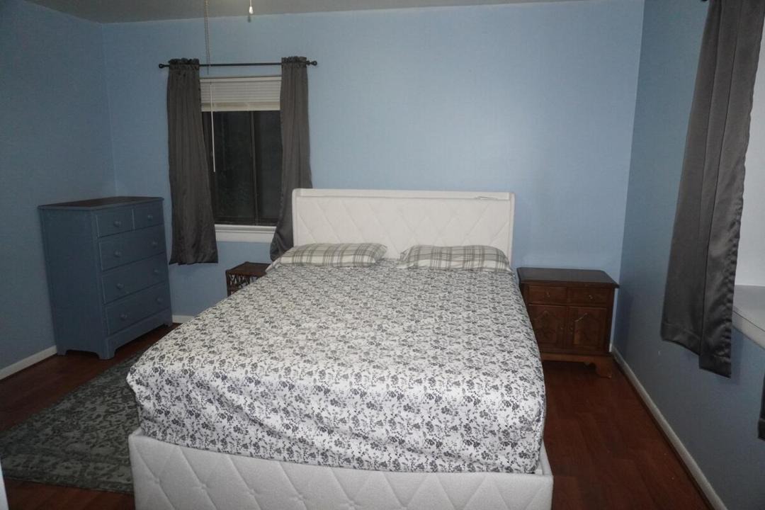 Photo of Bedroom in Newark