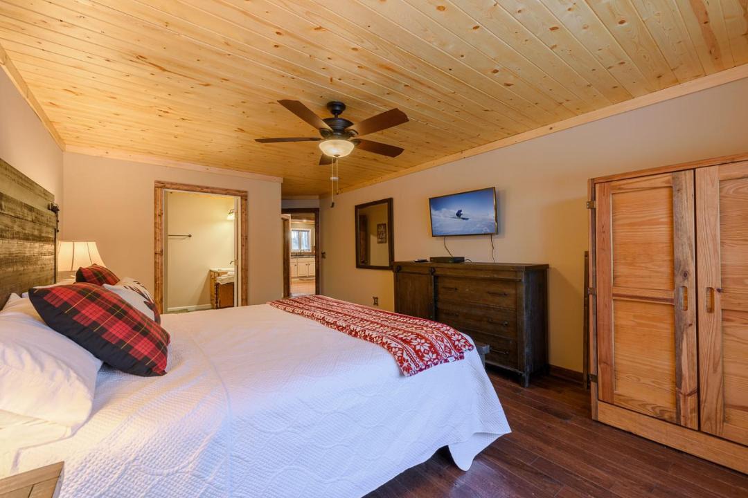 Photo of Bedroom in Seven Devils