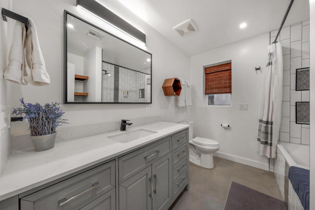 Photo of Bathroom in Sam Hughes