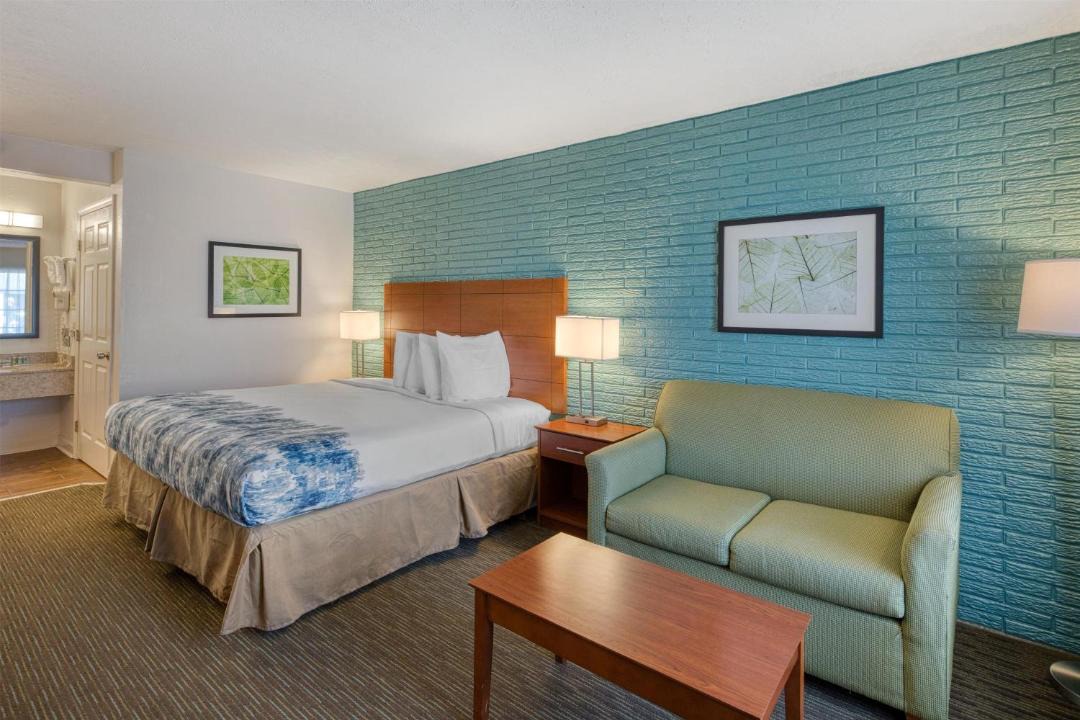 Photo of Bedroom in Hendersonville