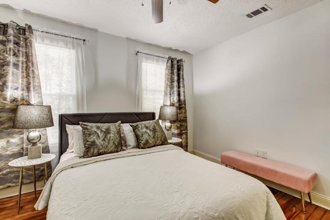 Photo of Bedroom in Midtown