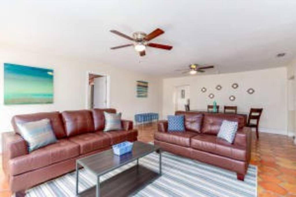 Photo of Livingroom in Bearss Plaza