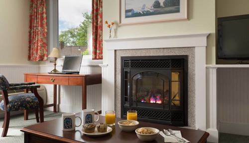 Suite, 2 Queen Beds, Fireplace