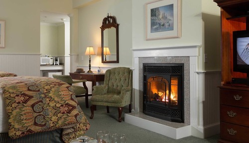 Deluxe Room, 1 King Bed, Accessible, Fireplace