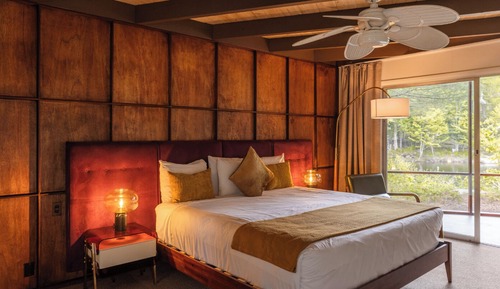 Midcentury King Room