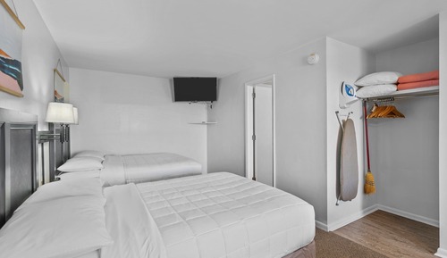 Room, 2 Double Beds, Kitchen