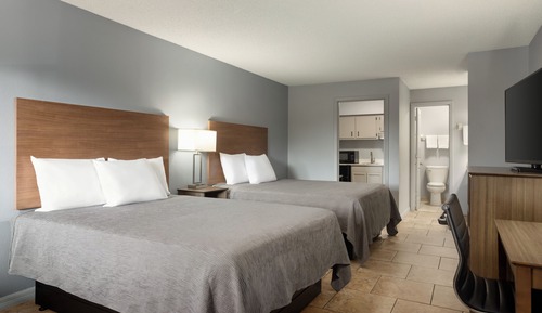 Kitchenette Queen/Queen Suite