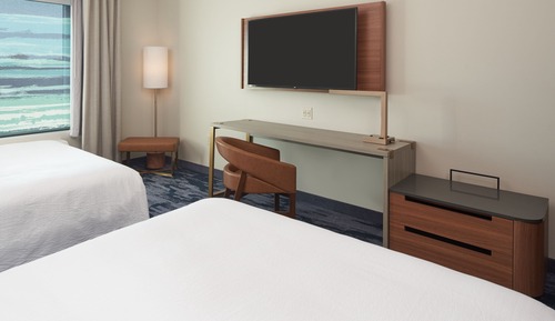 Room, 2 Queen Beds, Roll-in Shower