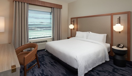 Room, 1 King Bed, Roll-in Shower