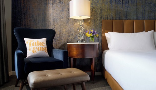 Classic King Mobility-Accessible Guest Room With Tub
