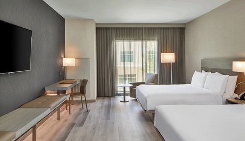 Room, 2 Queen Beds, Roll-in Shower