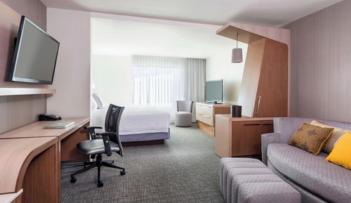 Studio, 1 King Bed with Sofa bed, Hearing Accessible
