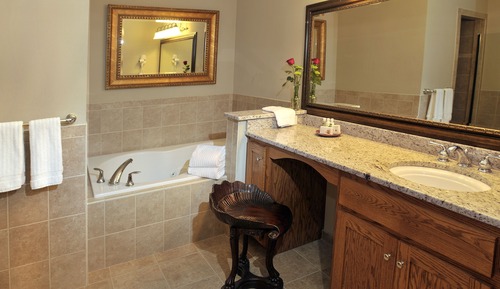 Deluxe Room, 1 King Bed, Jetted Tub