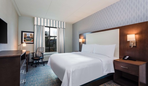 Suite, 1 King Bed, Accessible (Hearing)