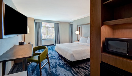 Suite, 1 King Bed with Sofa bed, Corner
