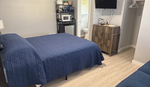 Standard Room, 1 Queen Bed