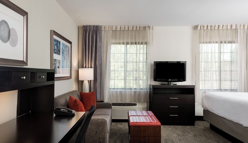 Studio Suite, 1 King Bed, Kitchen
