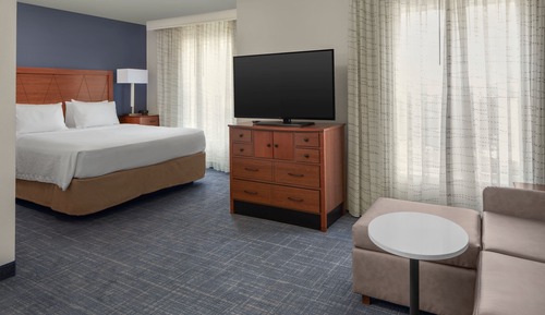 Studio, 1 King Bed with Sofa bed (Mobility/Hearing Accessible, Tub)