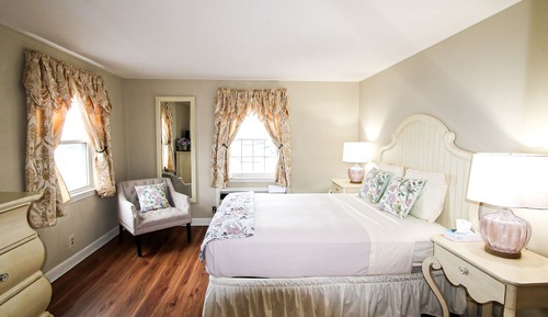 Suite, 1 Queen Bed and 1 Double Sofa Bed, Kitchen