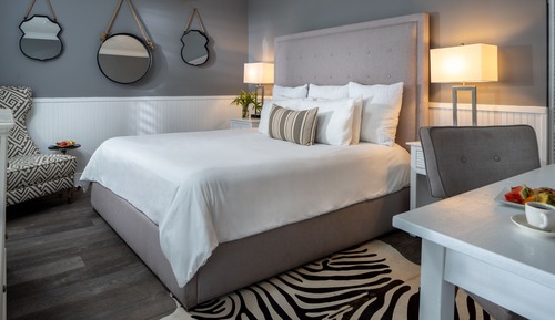Superior Room, 1 King Bed, Refrigerator & Microwave, Poolside (Room 13)