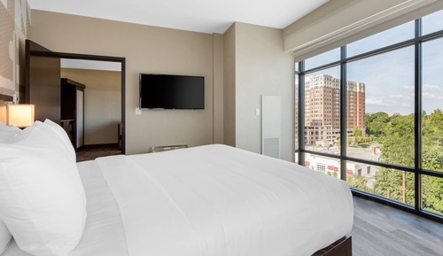 Suite, 1 King Bed, Accessible, Non Smoking