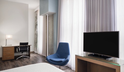 Premium Room, 1 King Bed, Corner